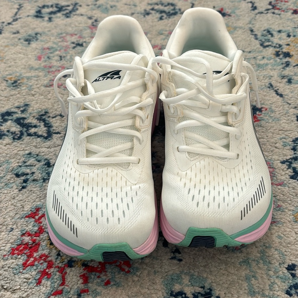 Altra Olympus size  9 EUC